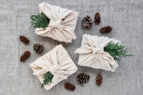 Preview: Linen wrapped christmas presents