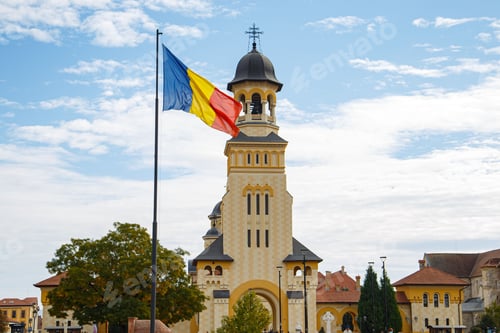 Preview: Scenic view of the Romanian flag against the Cathedral of the Coronation in Alba Iulia