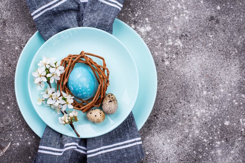 Preview: Easter table setting with blue egg