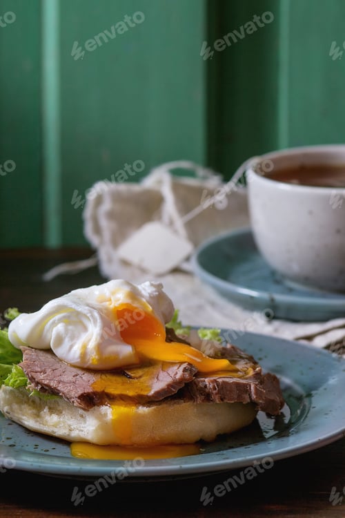 Preview: Sandwich with meat and egg