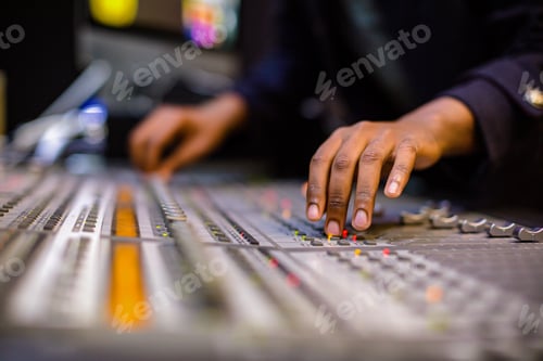 Vista previa: Products Items hands mouse music sound mixer handbags pillow