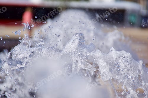 Preview: Flowing water, splashing and moving, captured in a frozen moment