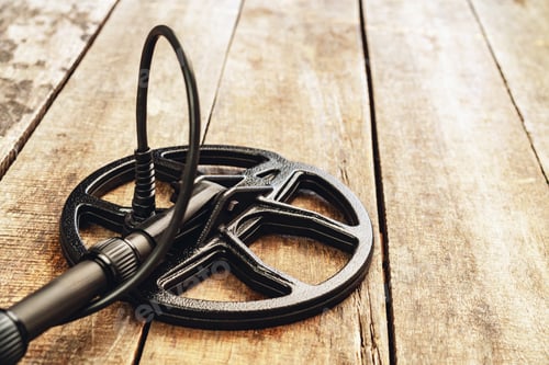 Preview: Metal detector tool on wooden board close up
