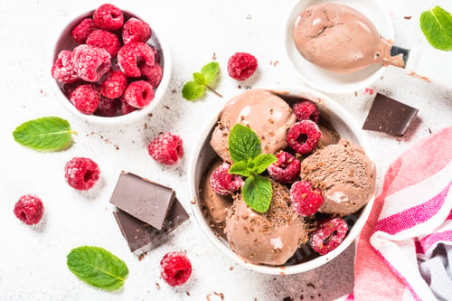Preview: Chocolate ice cream with raspberries