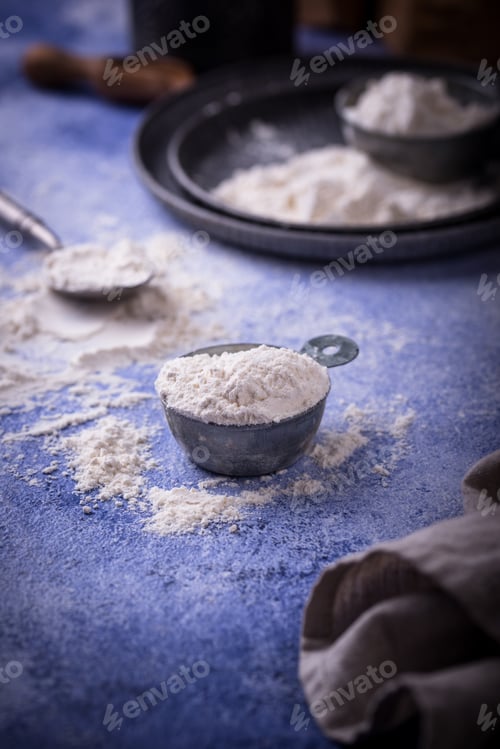Preview: Wheat flour on dark. Baking background