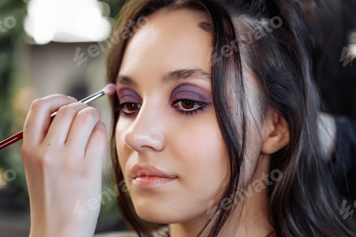 Preview: Women's make-up. Applying retro makeup on the eyes.