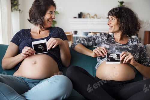 Preview: Pregnant support group meetup in a house
