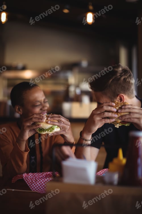 Preview: Happy couple having burger