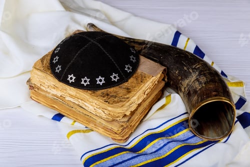 Preview: shofar ram's horn and tallit - rosh hashanah jewesh holiday concept with Kippah and Talith