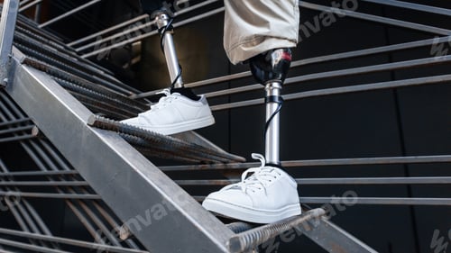 Preview: View of a man with prosthetic legs and white sneakers