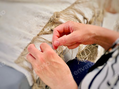 Preview: Hand wearing