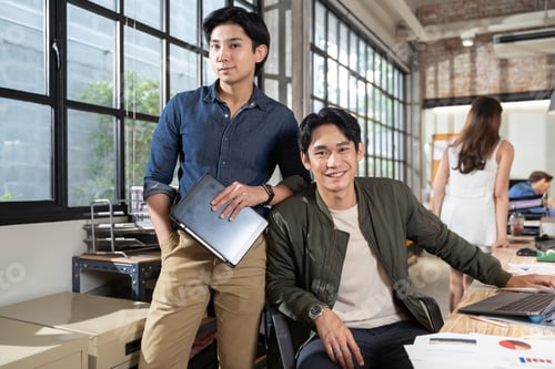 Aperçu: Portrait of creative asian business team. Creative Startup Young business people in modern office.