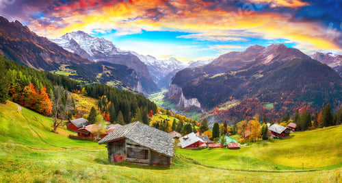 Aperçu: Fabulous autumn view of picturesque alpine Wengen village and Lauterbrunnen Valley
