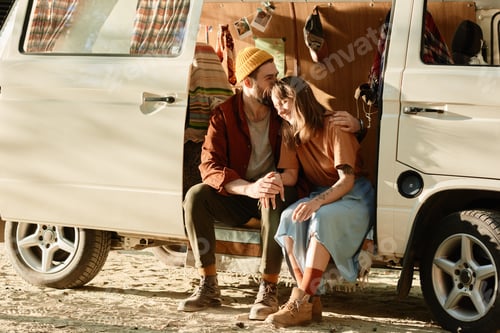 Preview: Couple travelling together