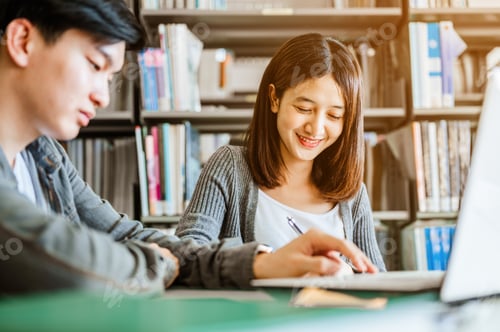 Preview: Two students are reading and discussing about exam preparation, presentation, study for test prepara