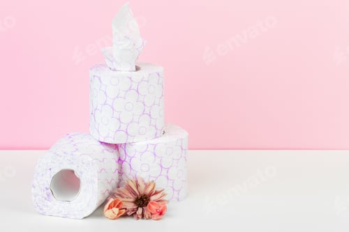 Preview: toilet paper rolls with natural flowers close up