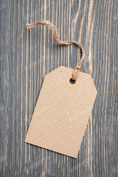 Preview: Paper tag on wooden background