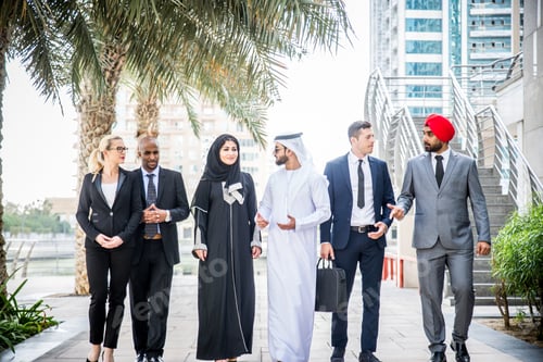 Preview: Business team in Dubai