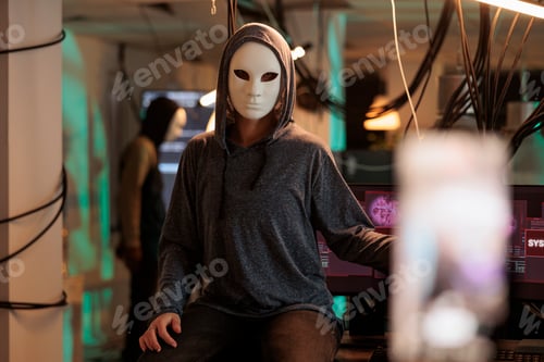 Preview: Cybercriminal calling victim and asking for ransom