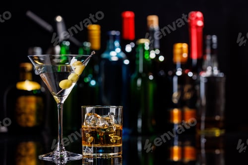 Preview: Martini cocktail and whiskey on the rocks