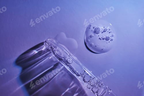 Preview: Serum dropper with protection from harmful ultraviolet radiation.