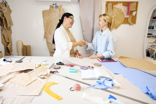 Preview: Tailoring master welcomes the fashion designer at the workplace