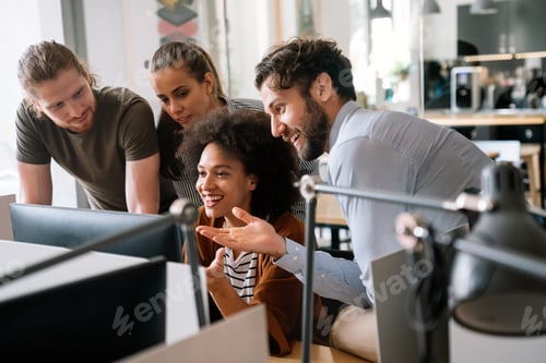 Preview: Collaboration and analysis by business people working in office