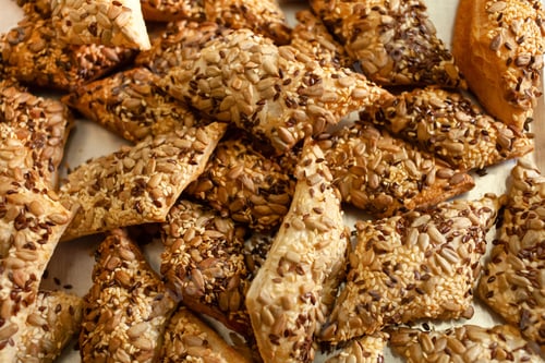 Preview: Baking with seeds, herbs and seeds on a tin tray