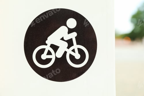 Preview: Sign for cyclists in park, close up