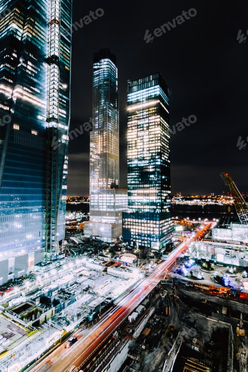 Preview: Vertical shot of the skyscrapers in New York City, United States captured at night