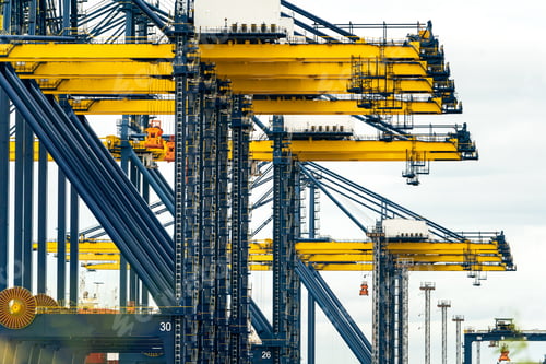 Preview: Container ship and cranes at port