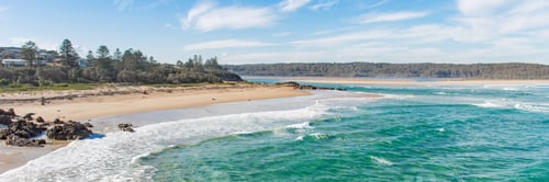 Preview: Beautiful ocean view with turquoise waves. Sandy beach. Travel and summer vacation. Australia