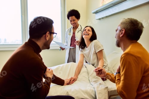 Preview: A smiling female patient held hands with her family during the visit.