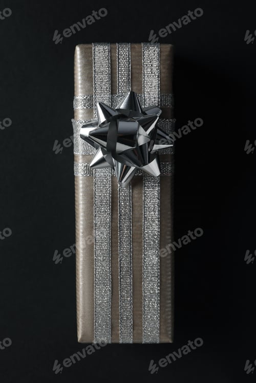 Preview: Elegant Silver Gift Wrapped Present with Ribbon