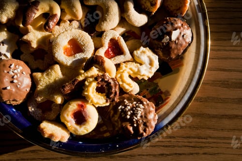 Preview: A plate of cookies
