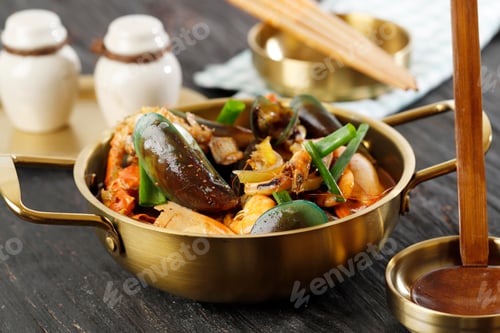 Preview: Mix Spicy Seafood Soup on Golden Pan
