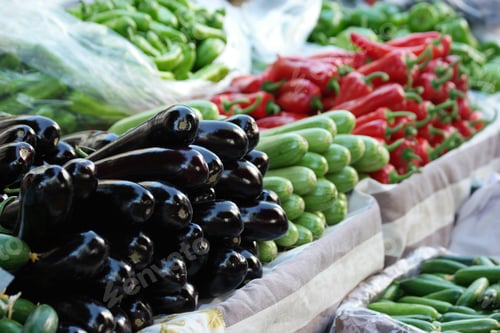 Preview: Assorted organic vegetables at farmers market.