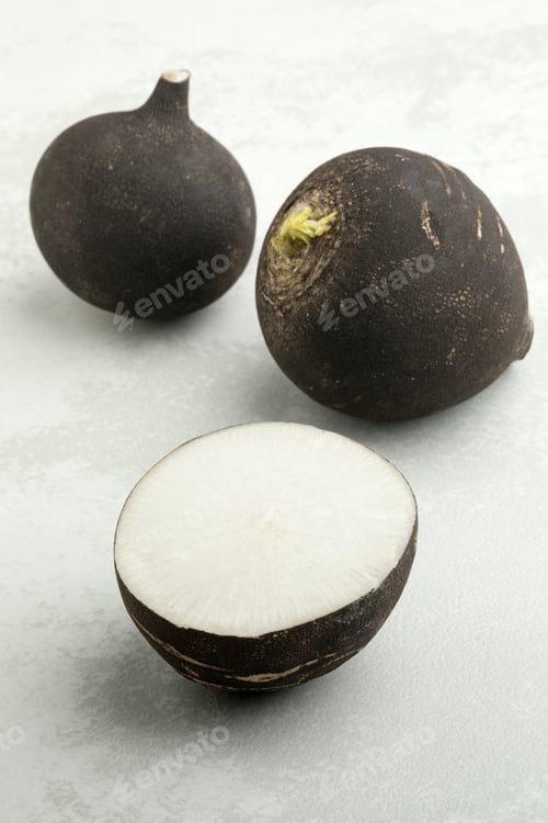 Preview: Whole and halved black radish