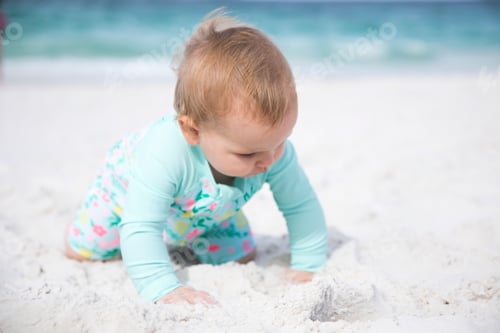 Preview: Happy beach baby
