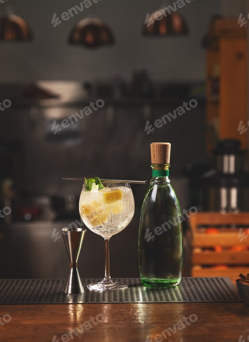 Preview: Refreshing gin tonic