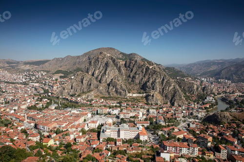 Vista previa: Old Ottoman houses view by the Yesilirmak River in Amasya City
