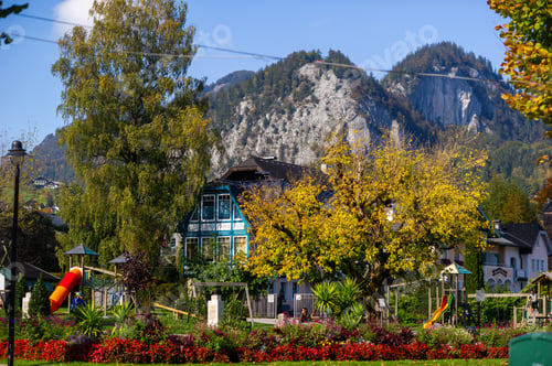 Visualização: Colorful houses along the street of the city of Salzkammergut in Austria.Europe