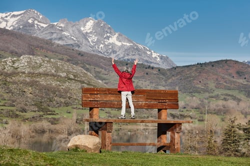 Preview: Huge bench and mountain landscape in Riano. Spain