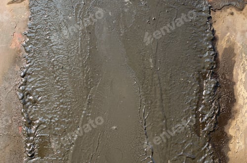 Preview: Crude oil on metal