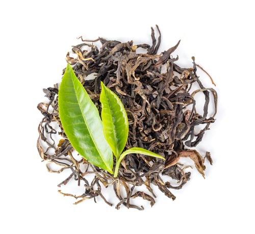 Preview: fresh and dry tea isolated on white background