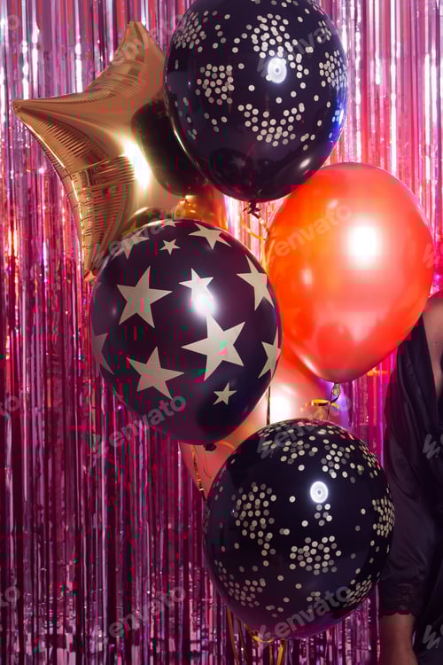 Preview: Golden and black balloons. The photo zone is decorated with black and yellow balloon. Stylish party