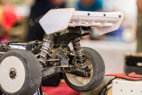 Preview: Maintenance of radio-controlled model of the car in a break between competitions