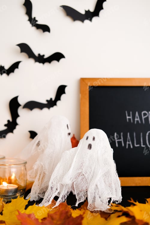 Preview: Festive Halloween Decoration with Ghosts and Bats
