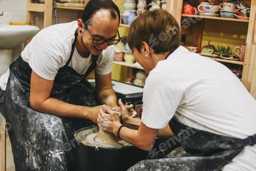 Preview: Young couple in ceramic studio