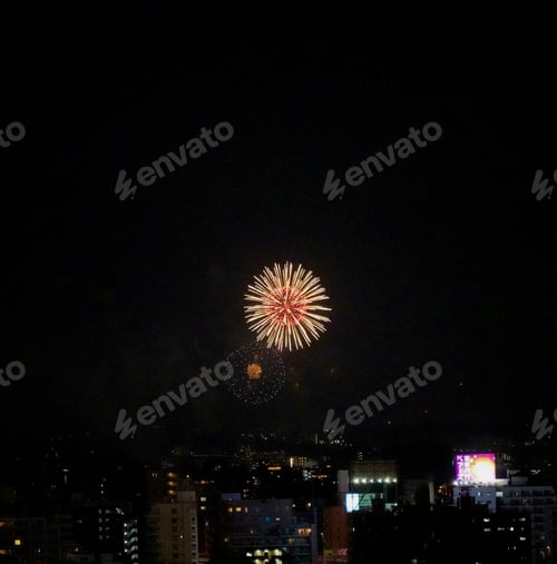 Preview: Classic fireworks at night
